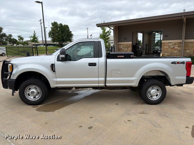 image for item EW0367 2017 Ford F250 Super Duty pickup truck