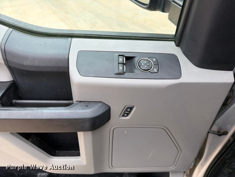image for item EW0367 2017 Ford F250 Super Duty pickup truck
