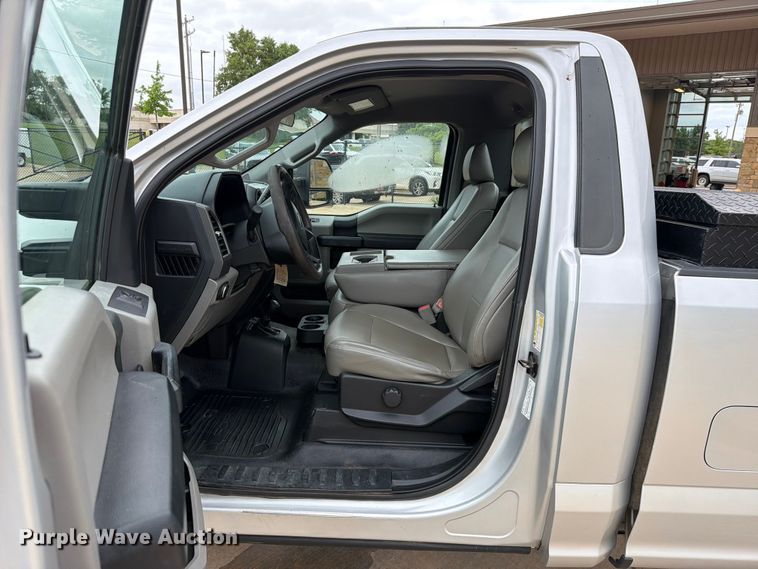 image for item EW0367 2017 Ford F250 Super Duty pickup truck