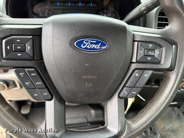 image for item EW0367 2017 Ford F250 Super Duty pickup truck