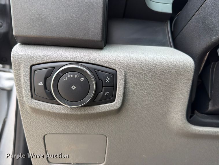 image for item EW0367 2017 Ford F250 Super Duty pickup truck