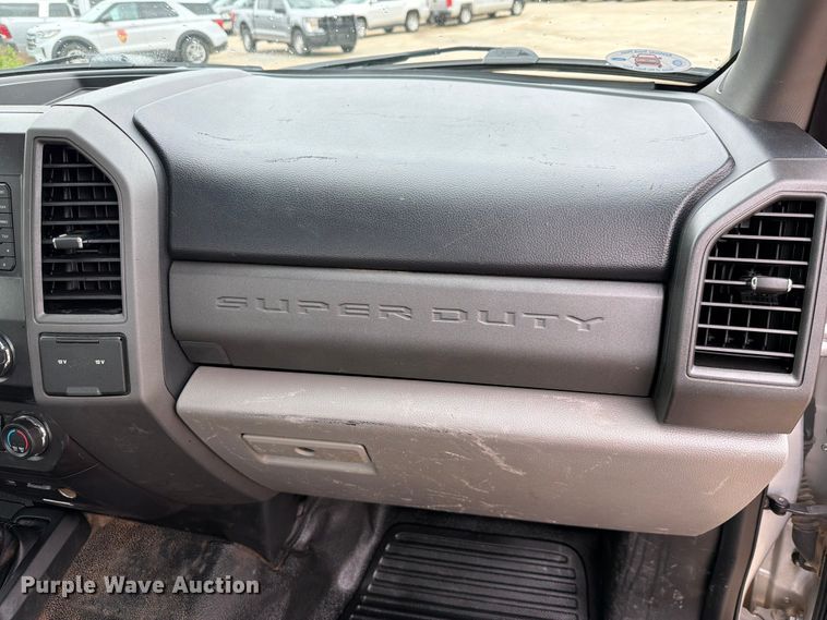 image for item EW0367 2017 Ford F250 Super Duty pickup truck