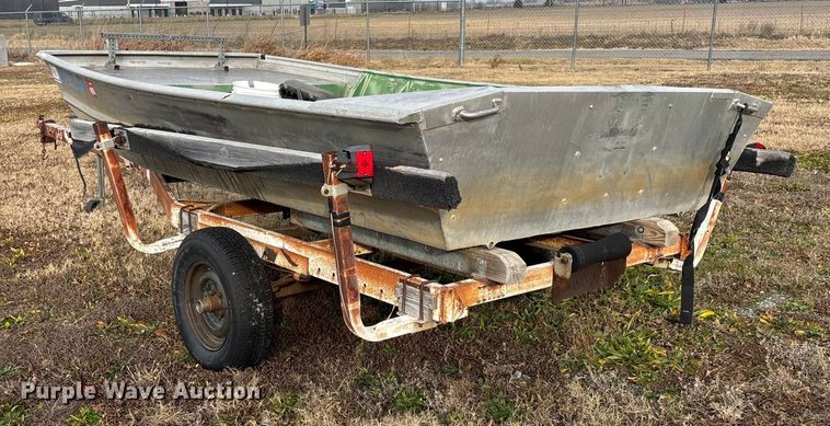 image for item FI1562 1990 F&F Boat