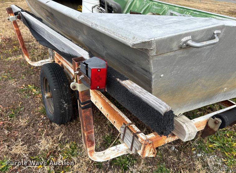 image for item FI1562 1990 F&F Boat