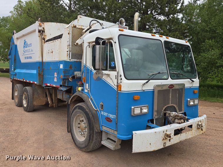 image for item DQ0001 2005 Peterbilt 320 refuse truck
