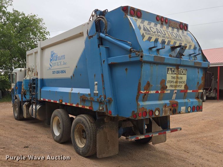 image for item DQ0001 2005 Peterbilt 320 refuse truck