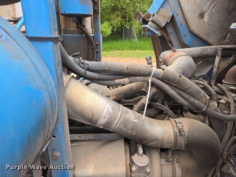 image for item DQ0001 2005 Peterbilt 320 refuse truck