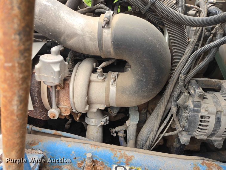 image for item DQ0001 2005 Peterbilt 320 refuse truck