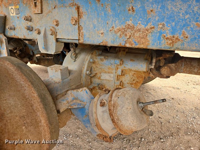image for item DQ0001 2005 Peterbilt 320 refuse truck