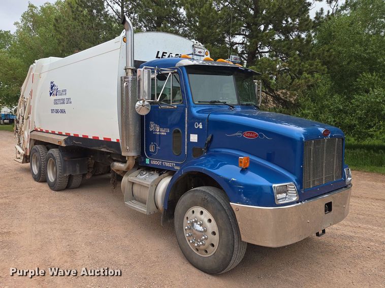 image for item DQ0002 2004 Peterbilt 330 refuse truck