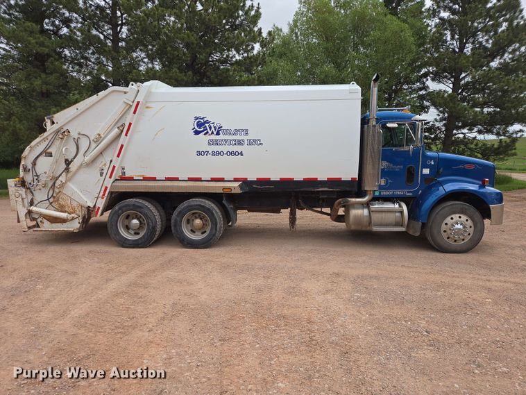 image for item DQ0002 2004 Peterbilt 330 refuse truck