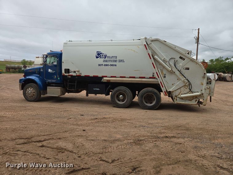 image for item DQ0002 2004 Peterbilt 330 refuse truck