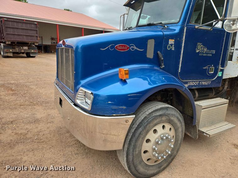 image for item DQ0002 2004 Peterbilt 330 refuse truck
