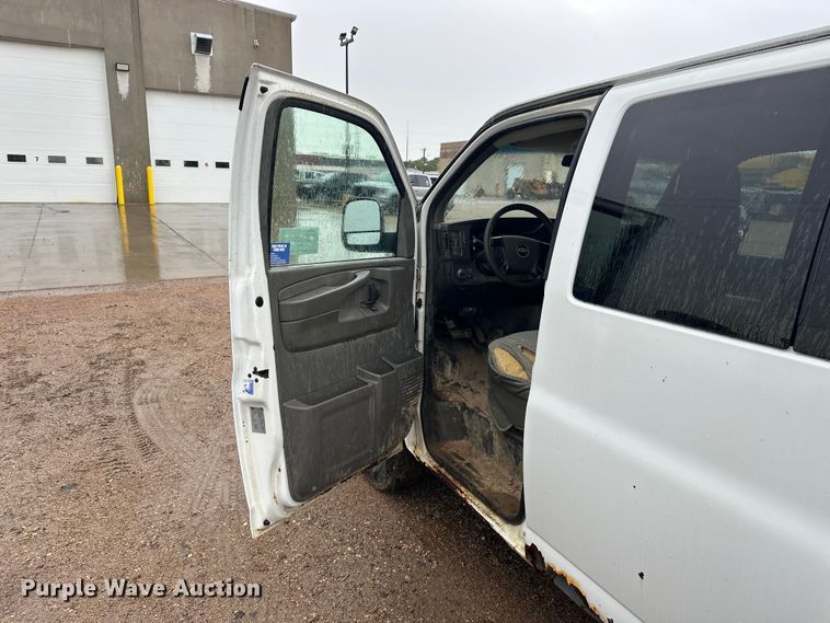 image for item DQ0012 2008 Chevrolet Express van