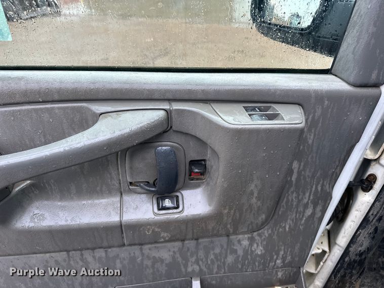 image for item DQ0012 2008 Chevrolet Express van