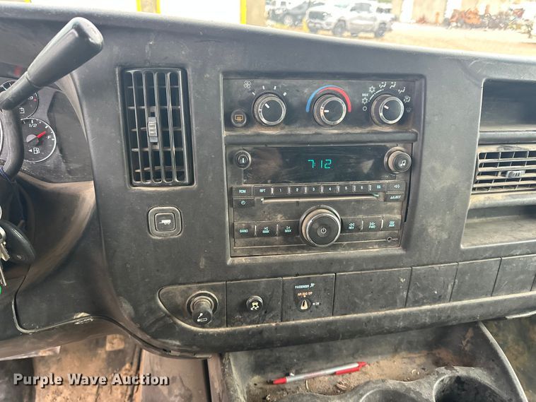 image for item DQ0012 2008 Chevrolet Express van