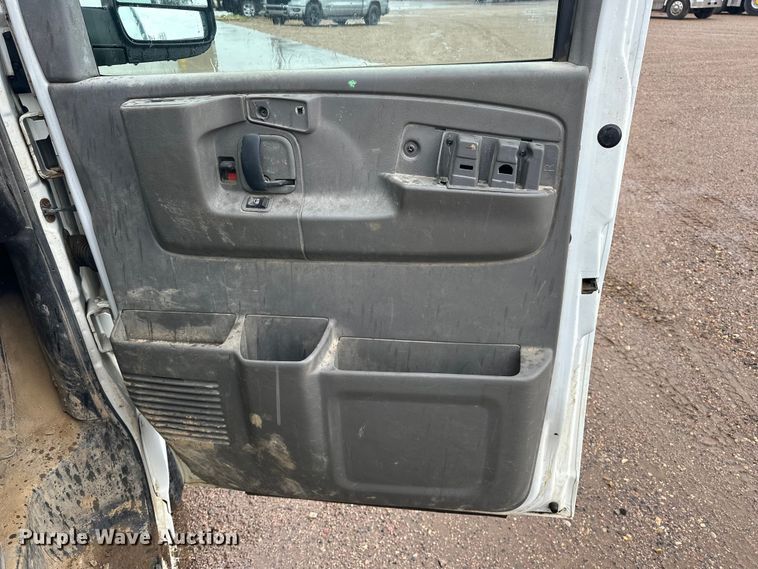 image for item DQ0012 2008 Chevrolet Express van