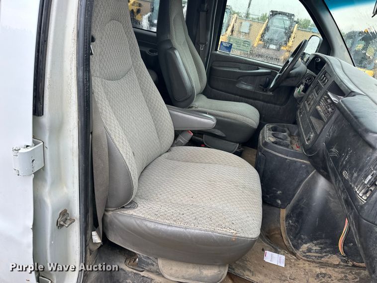 image for item DQ0012 2008 Chevrolet Express van