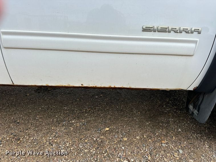 image for item DQ0015 2012 GMC Sierra 1500 Crew Cab pickup truck