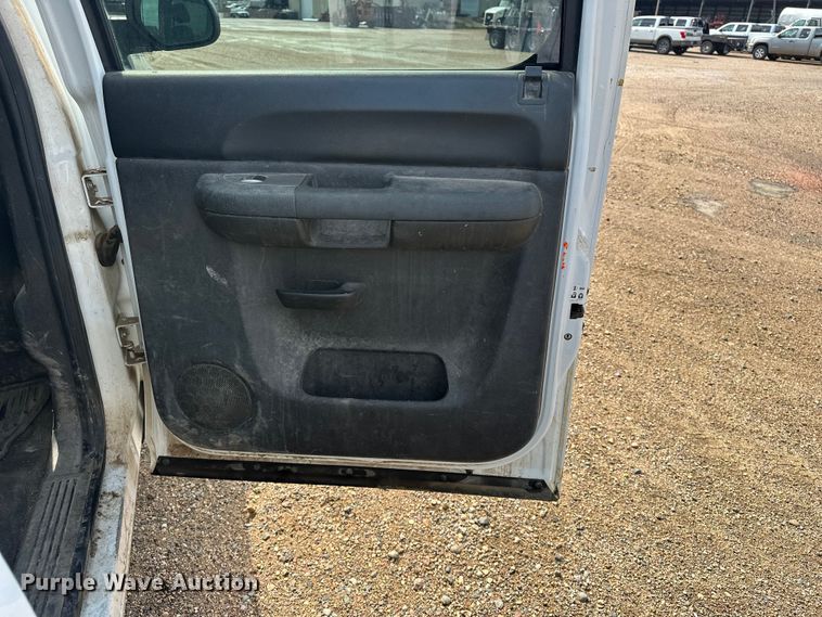 image for item DQ0015 2012 GMC Sierra 1500 Crew Cab pickup truck