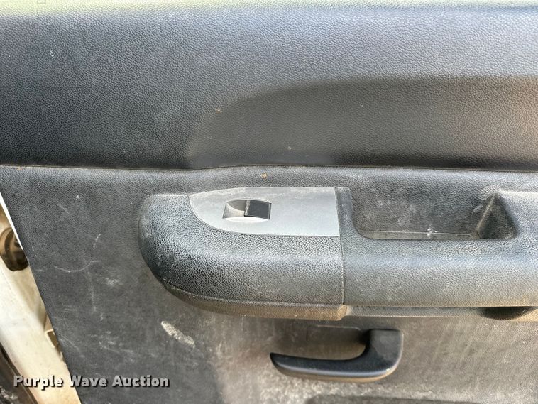 image for item DQ0015 2012 GMC Sierra 1500 Crew Cab pickup truck