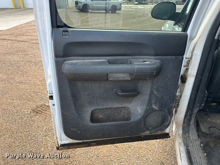 image for item DQ0015 2012 GMC Sierra 1500 Crew Cab pickup truck