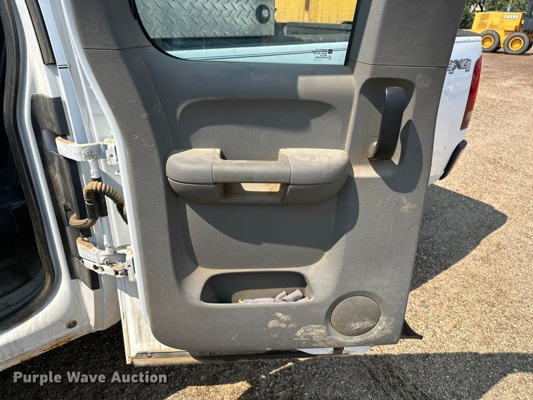 image for item DQ0017 2012 GMC Sierra 1500 Ext. Cab pickup truck