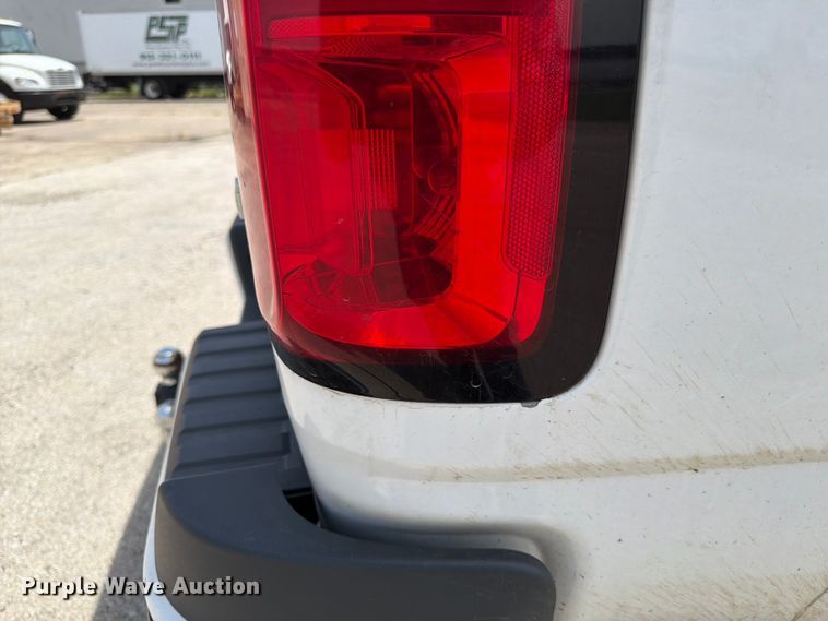 image for item DQ7885 2017 Chevrolet Colorado Crew Cab pickup truck