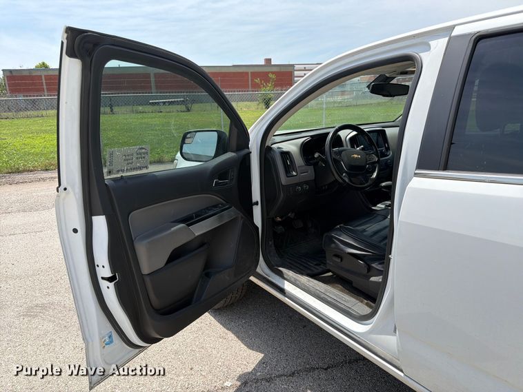 image for item DQ7885 2017 Chevrolet Colorado Crew Cab pickup truck