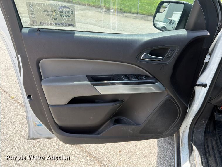 image for item DQ7885 2017 Chevrolet Colorado Crew Cab pickup truck