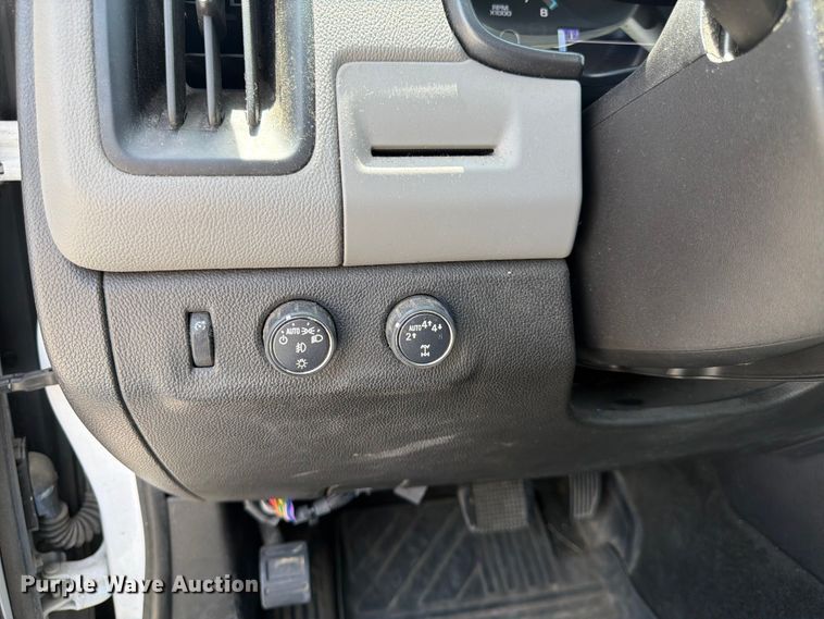 image for item DQ7885 2017 Chevrolet Colorado Crew Cab pickup truck