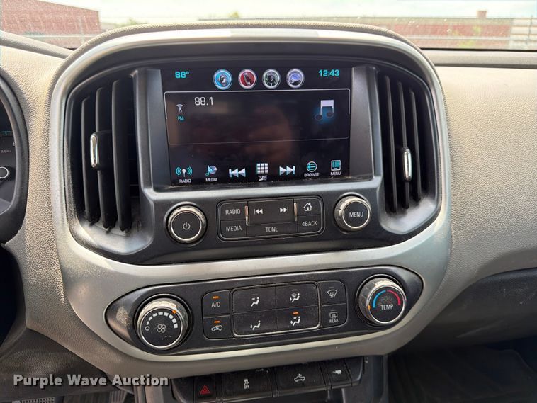 image for item DQ7885 2017 Chevrolet Colorado Crew Cab pickup truck