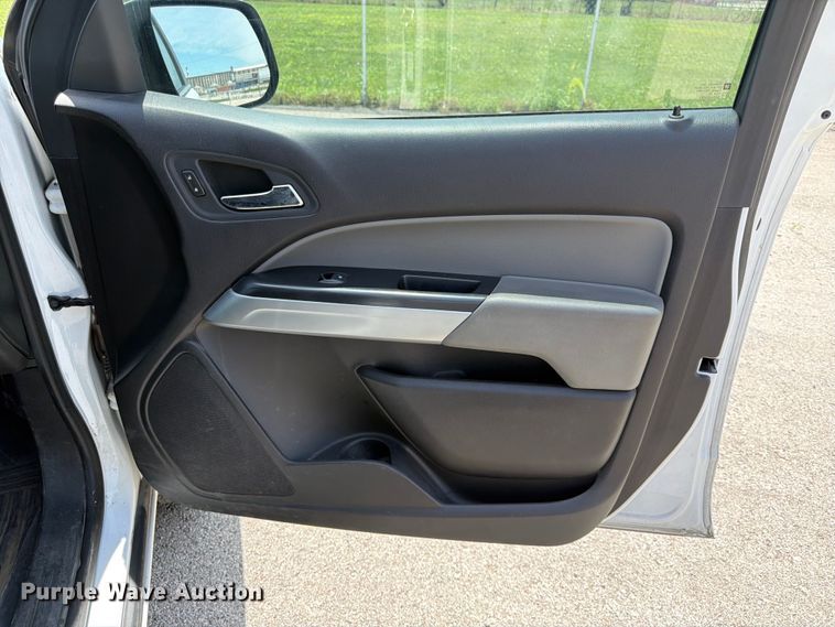 image for item DQ7885 2017 Chevrolet Colorado Crew Cab pickup truck