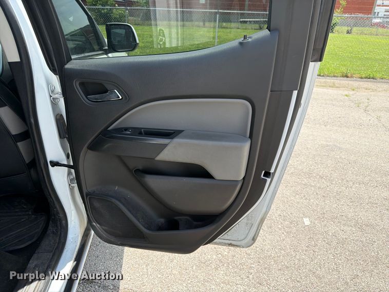 image for item DQ7885 2017 Chevrolet Colorado Crew Cab pickup truck