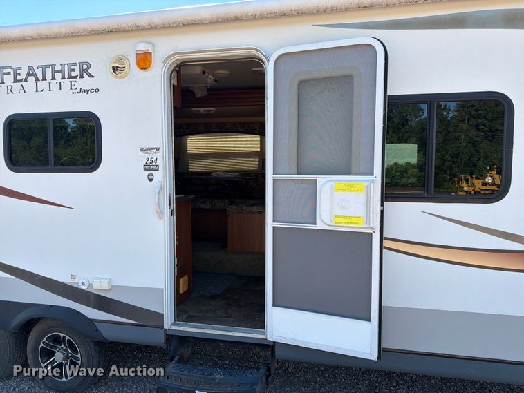 image for item DQ7919 2013 Jayco Jay Feather Ultra Light camper