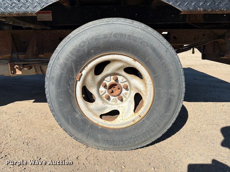 image for item DQ7920 1999 Ford F150 flatbed pickup truck