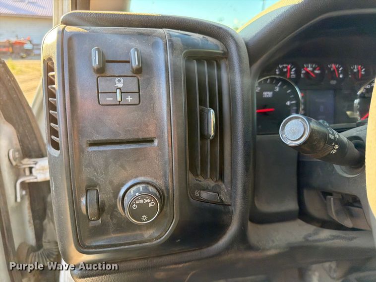 image for item DQ7921 2016 Chevrolet Silverado 3500HD Crew Cab pickup truck