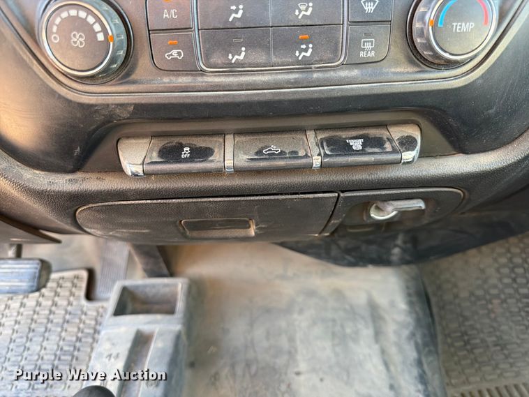 image for item DQ7921 2016 Chevrolet Silverado 3500HD Crew Cab pickup truck