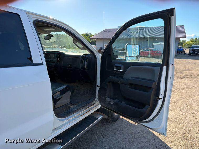 image for item DQ7921 2016 Chevrolet Silverado 3500HD Crew Cab pickup truck