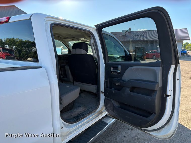 image for item DQ7921 2016 Chevrolet Silverado 3500HD Crew Cab pickup truck