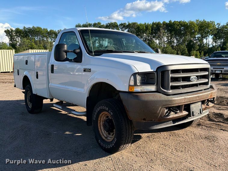image for item DQ7922 2004 Ford F350 Super Duty utility bed pickup truck