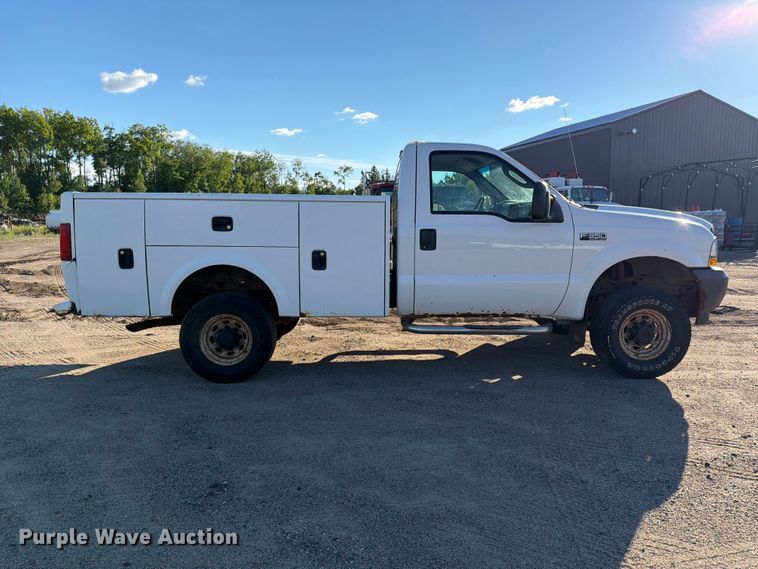 image for item DQ7922 2004 Ford F350 Super Duty utility bed pickup truck