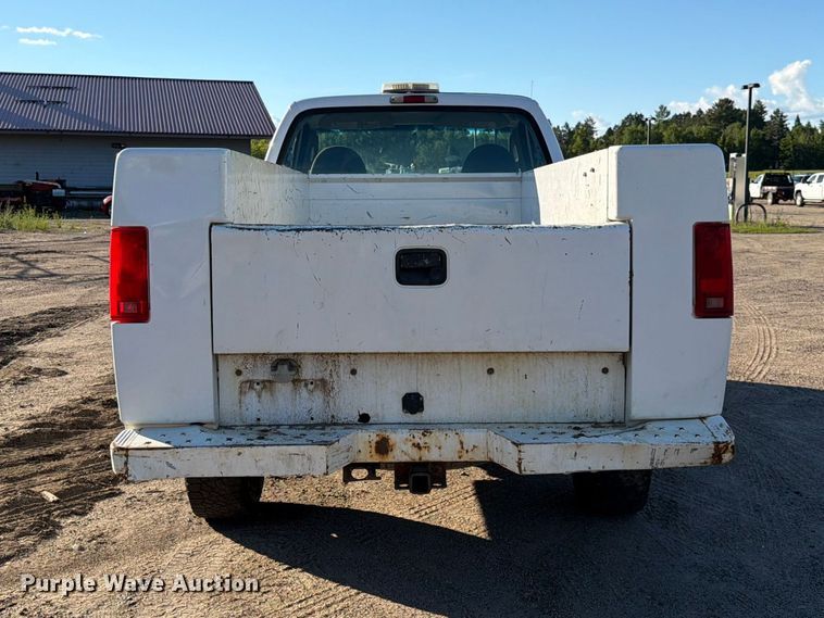 image for item DQ7922 2004 Ford F350 Super Duty utility bed pickup truck