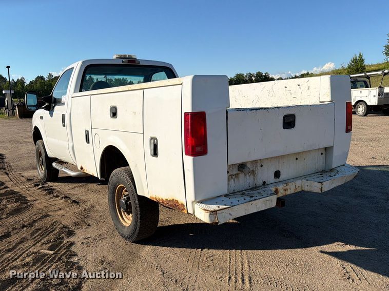 image for item DQ7922 2004 Ford F350 Super Duty utility bed pickup truck