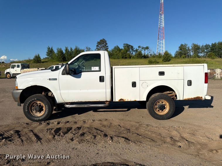 image for item DQ7922 2004 Ford F350 Super Duty utility bed pickup truck