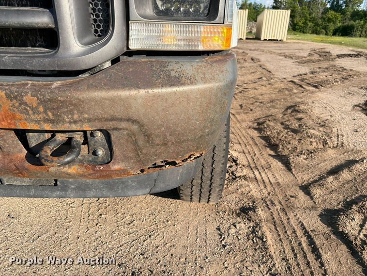 image for item DQ7922 2004 Ford F350 Super Duty utility bed pickup truck
