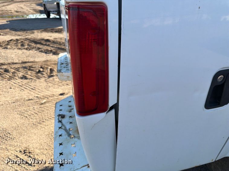 image for item DQ7922 2004 Ford F350 Super Duty utility bed pickup truck