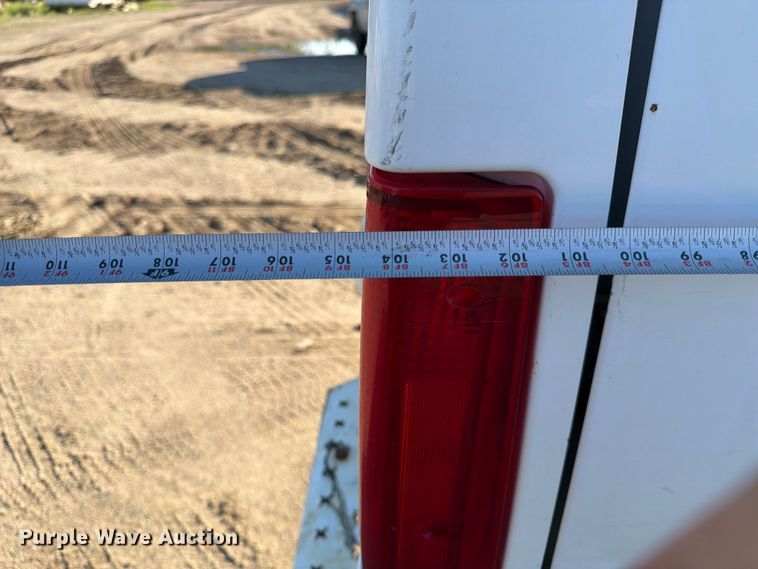 image for item DQ7922 2004 Ford F350 Super Duty utility bed pickup truck