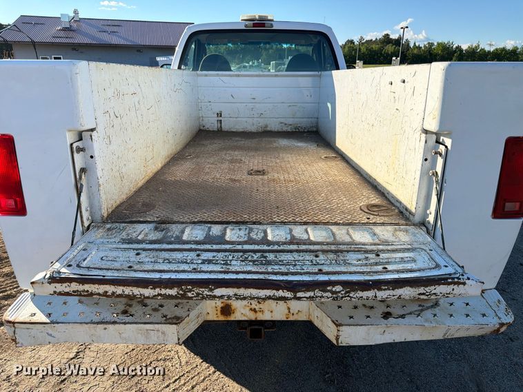 image for item DQ7922 2004 Ford F350 Super Duty utility bed pickup truck
