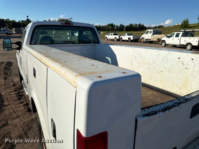 image for item DQ7922 2004 Ford F350 Super Duty utility bed pickup truck